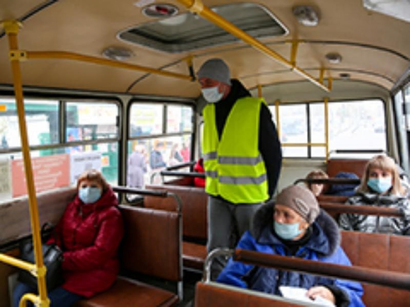В Подмосковье пассажирка автобуса устроила скандал из-за маски